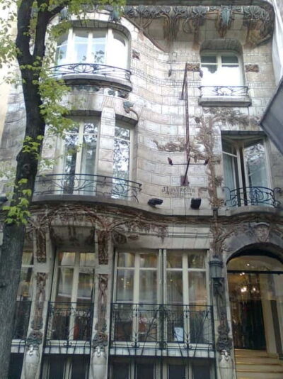 Art nouveau Paris tour - Where You Meet by Franprix on rue de l’Université (and how the walk stays manageable)