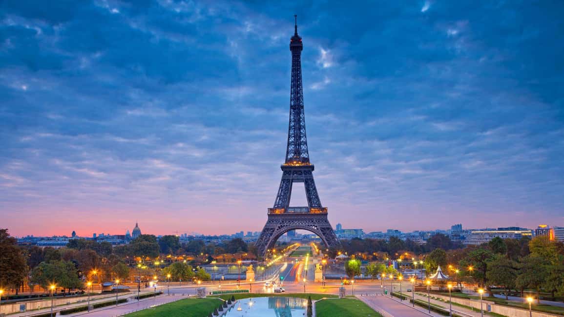 Best of Paris: Private Walking Tour with Local - Starting at Notre-Dame: why that meeting point matters