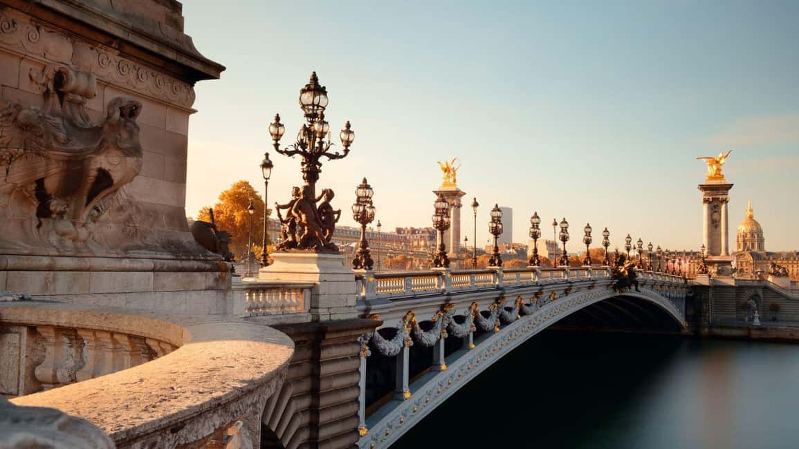 Best of Paris: Private Walking Tour with Local - Getting around like a pro (without wasting time)