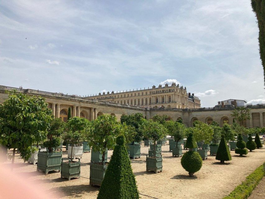 Chateau de Fontainebleau & Chateau de Versailles - Pickup, Van Ride, and How the Day Stays on Track