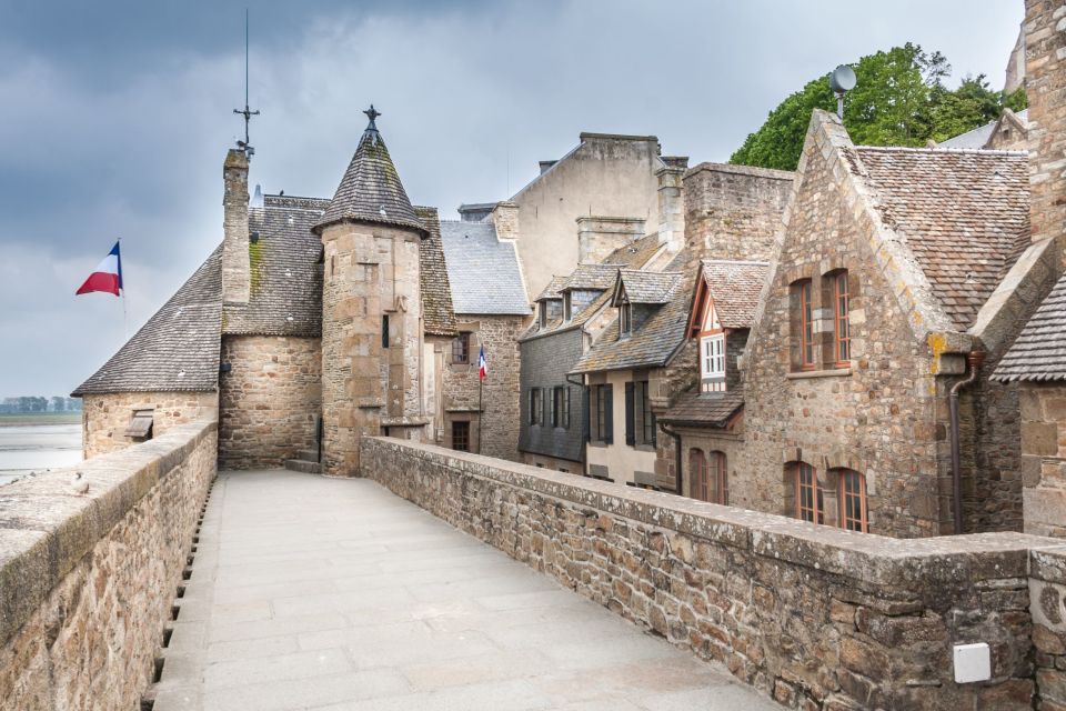 Day Trip to Mont-Saint-Michel from Paris - Live guide vs audioguide vs ticket only: choose your own pace