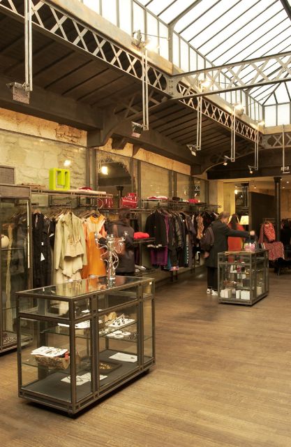 Discount Couture: ultimate Paris Shopping 2h30 walking tour - Meeting at Week End Café: getting oriented fast