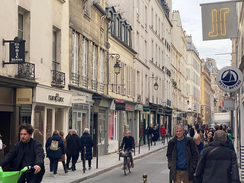 Discover the Marais (:) An Outdoor Detective Adventure - Your guide role: help is there, but you control the pace