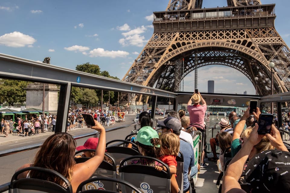 Disneyland Paris: Bus Sightseeing Tour in Paris - Timing and the Main Risk: Be Early for Pickup
