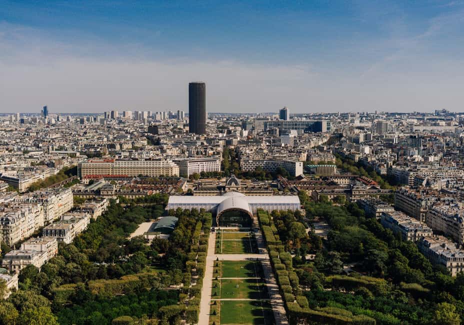 Eiffel Tower Access with Host - Optional champagne and optional cruise: when extras make sense
