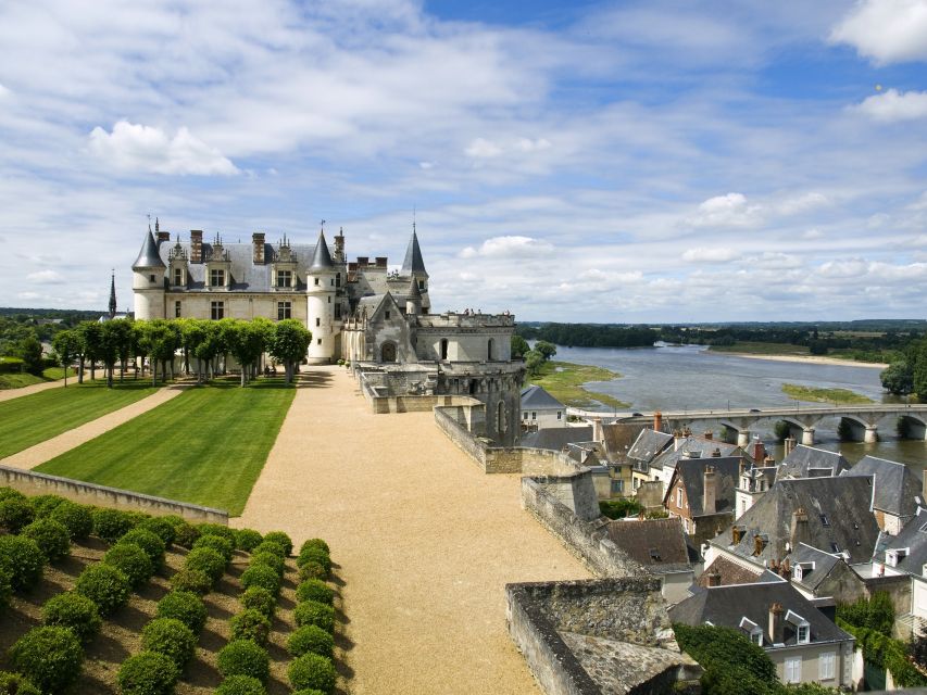 Exclusive Wine Day Trip Loire Valley from Paris - Lunch in the Loire: three courses, regional focus, and real-world timing