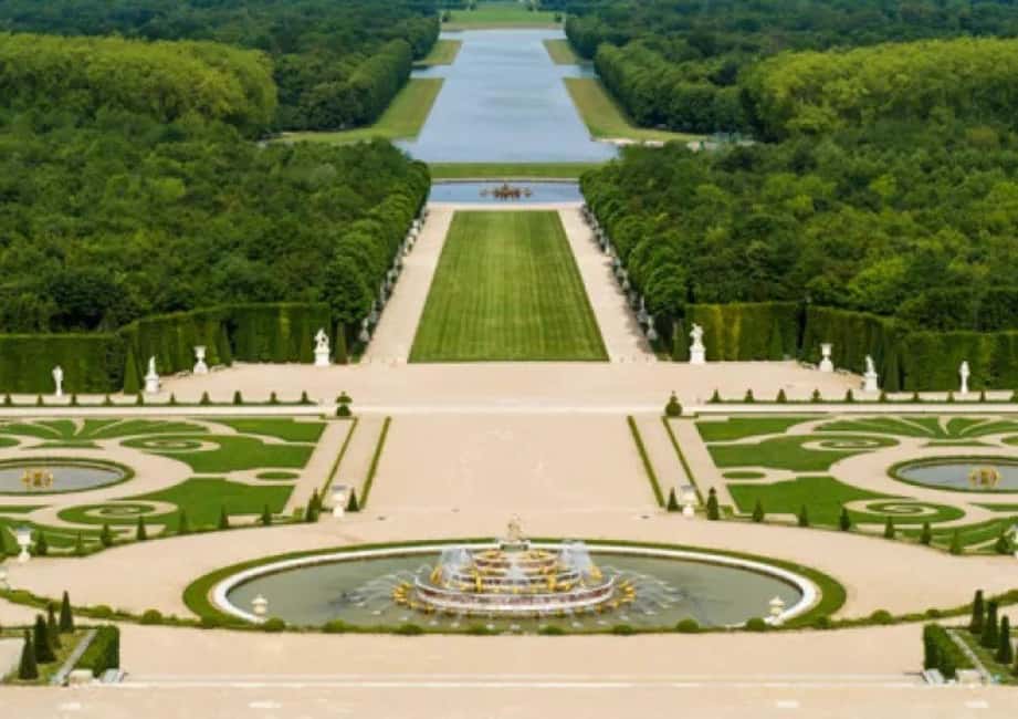 Excursion from Paris to Versailles Palace by Tootbus - Air-Conditioned Comfort: The Ride Out of Paris