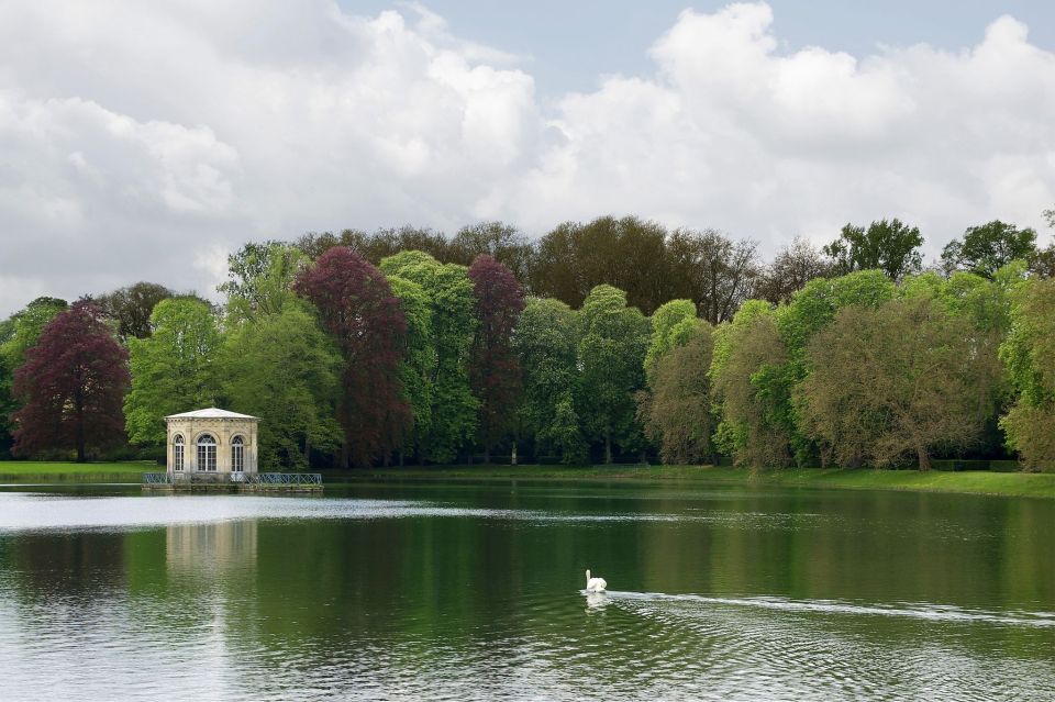 Fontainebleau: Palace Private Guided Tour with Ticket - Meeting at the golden gate and what 2 hours really buys you