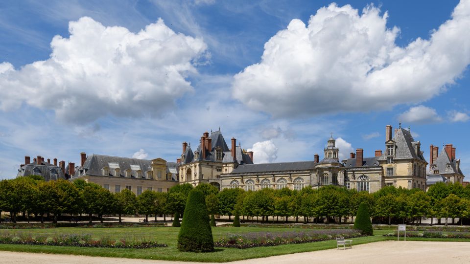 Fontainebleau: Palace Private Guided Tour with Ticket - From royal hunting lodge to kings’ family home: how the palace is framed