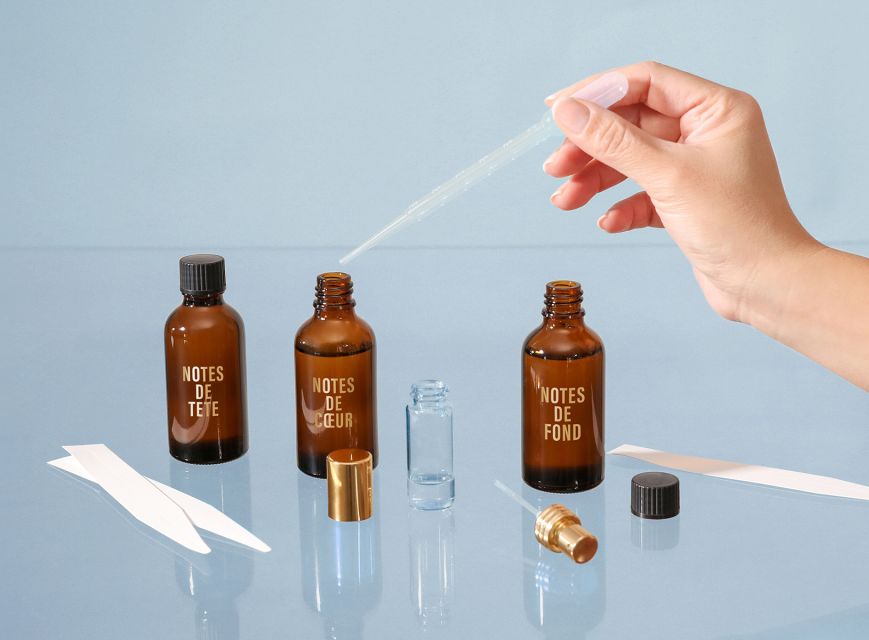 Fragonard Paris - Mini Perfume workshop - only in Spanish - Museum tour: rare bottles, 3,000 years of perfume objects, and goldsmith details