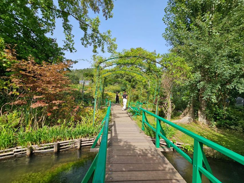 From Paris: Auvers-sur-Oise & Giverny Excursion - From your Paris hotel to Auvers-sur-Oise: the ride time you can actually use