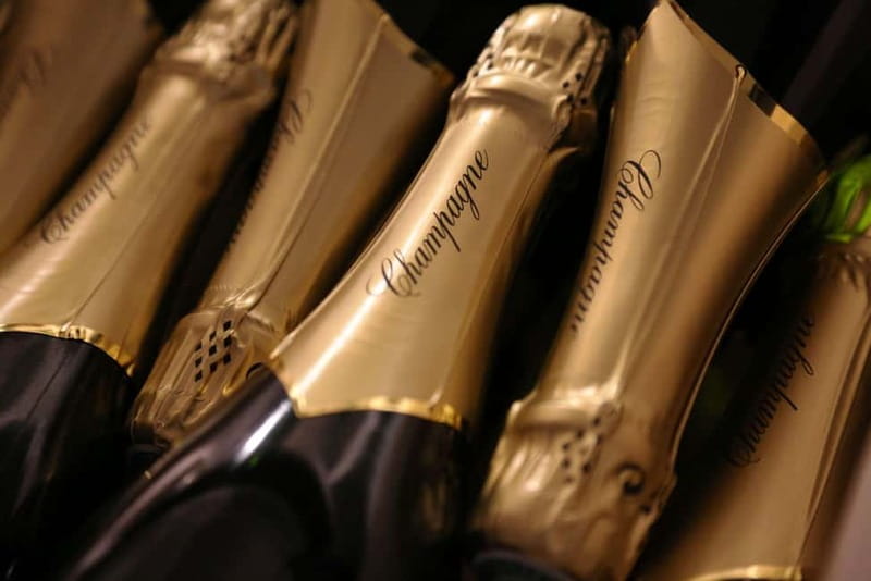 From Paris: Champagne Day Trip with 7 Tastings and Lunch - Moët & Chandon boutique on Avenue de Champagne: shopping reality check