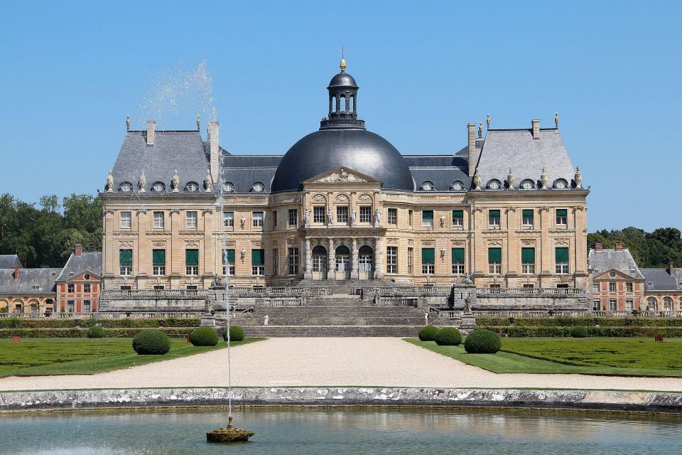 From Paris: Fontainebleau & Vaux-le-Vicomte Private Tour - Gardens and lakes at Fontainebleau: a slower pace before Vaux-le-Vicomte