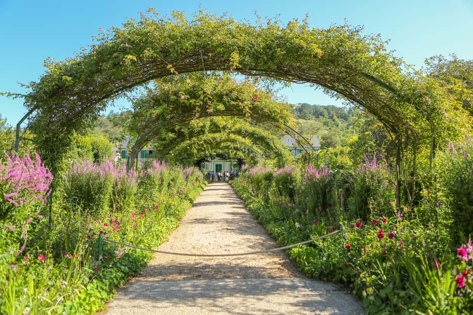 From Paris: Giverny Day Trip with Audio Guide or Live Guide - Who Should Book (and Who Might Want Another Plan)