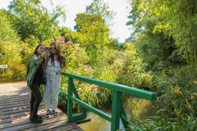 From Paris: Giverny Day Trip with Audio Guide or Live Guide - Ride from Paris to Giverny: The Coach View and the Comfort Factor