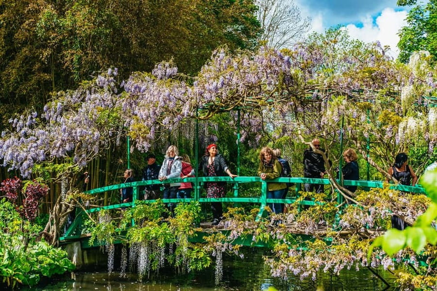 From Paris: Giverny, Monet’s House, & Gardens Half-Day Trip - Giverny village free time: stop and reset
