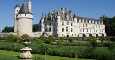 From Paris: Loire Valley Castles Full-Day Tour with Lunch - Entering Chateau de Chambord: The Park Is the Point