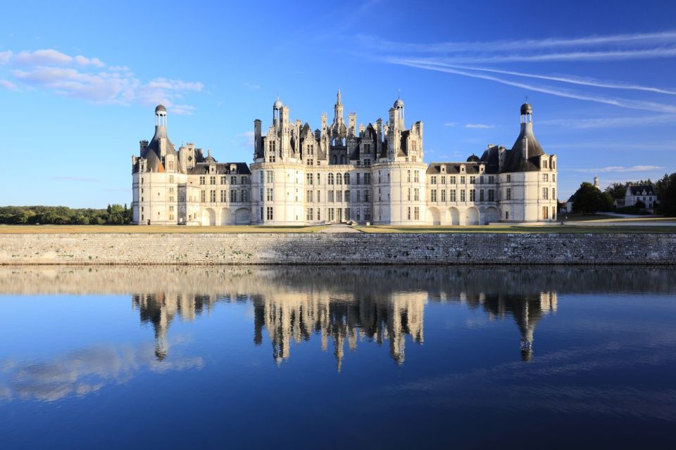 From Paris: Loire Valley Castles Tour with Hotel Transfers - Château de Chambord: French Renaissance scale and those iconic views