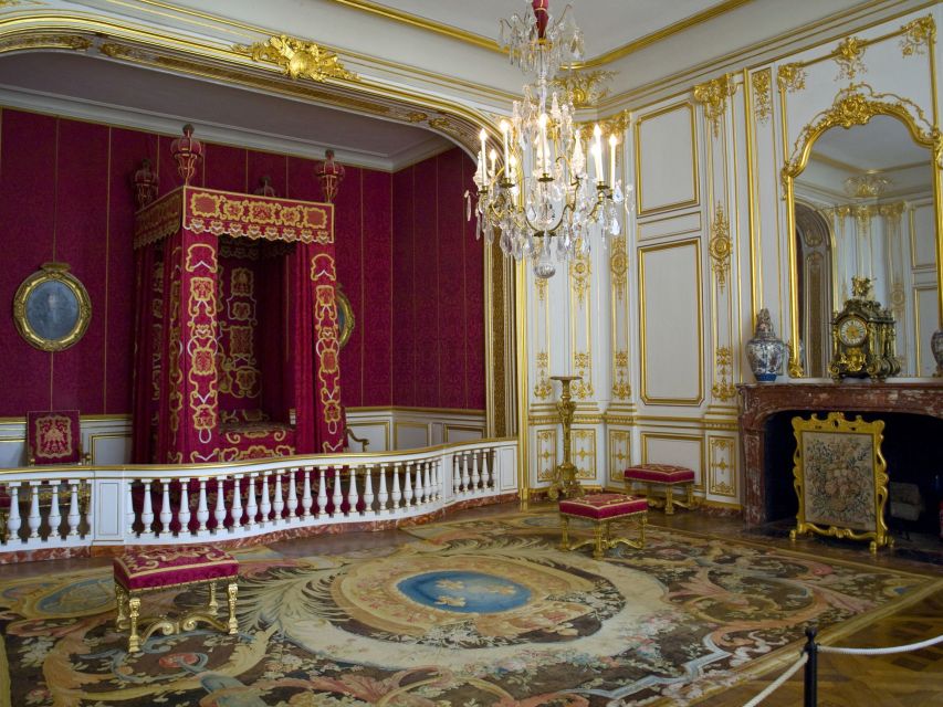 From Paris: Loire Valley Castles Tour with Hotel Transfers - Château de Chenonceau: a fairy-tale setting with women shaping the story