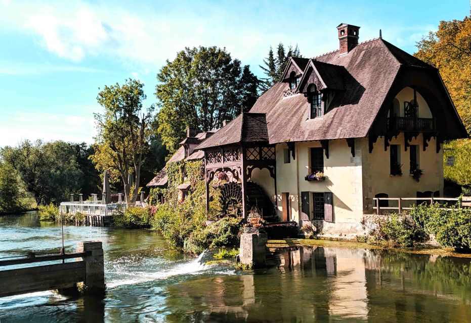 From Paris: Monet Impressionism Tour to Giverny by Minibus - Private minibus comfort: when small-group can go right or wrong