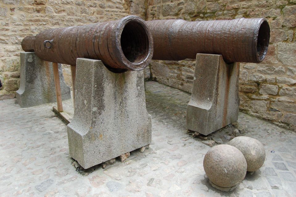 From Paris: Mont-Saint-Michel & Honfleur Private Day Tour - Why Mont-Saint-Michel and Honfleur fit so well in one day