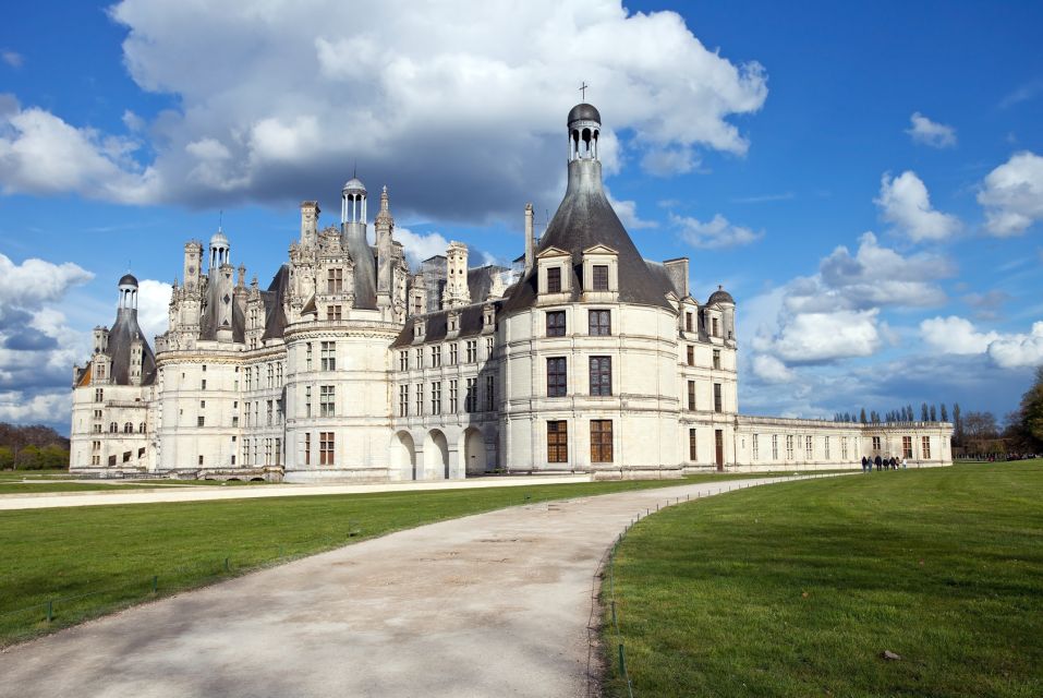 From Paris: Mont St Michel and Loire Valley 2 Day Tour - Two days from Paris: how this Mont Saint-Michel and Loire plan really works