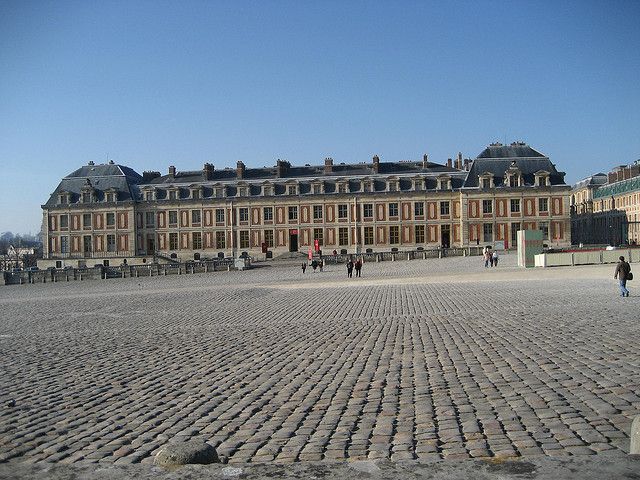 From Paris: Versailles Guided Tour by Deluxe Minibus - From Paris to Versailles: Air-Conditioned Ride and Where to Meet
