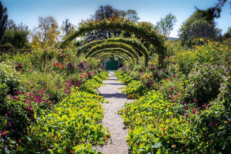 Giverny : Monet's house & Gardens Private tour from Paris - Practical tips so your day runs smoother