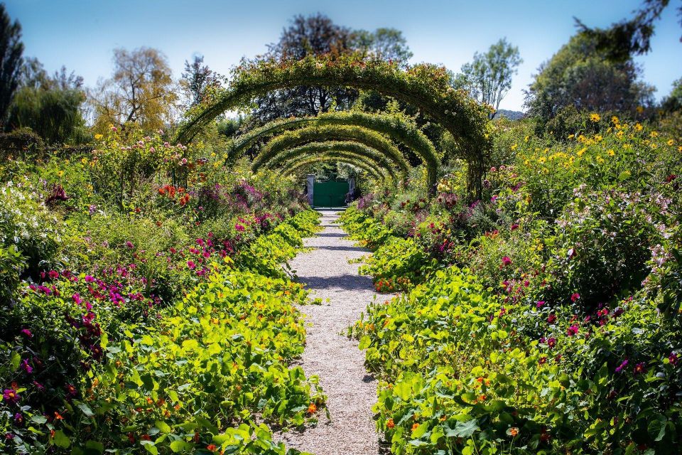 Giverny Private Guided Walking Tour - Flower Color and Varietals: Why Garden Talk Feels Like Art Criticism