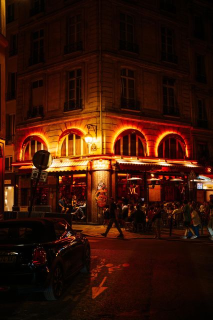 Guided Tour of Paris in Classic Convertible - Eiffel Tower, Arc de Triomphe, and the Champs-Élysées loop
