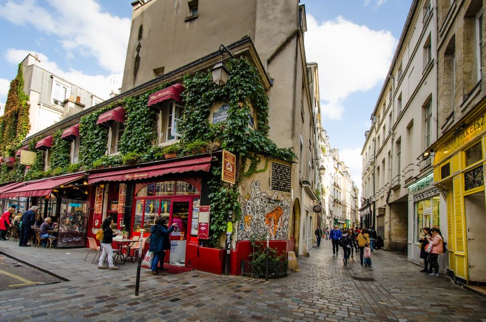 Le Marais: Explore Old Paris with a Local Host - Taking breaks: coffee or wine at the end