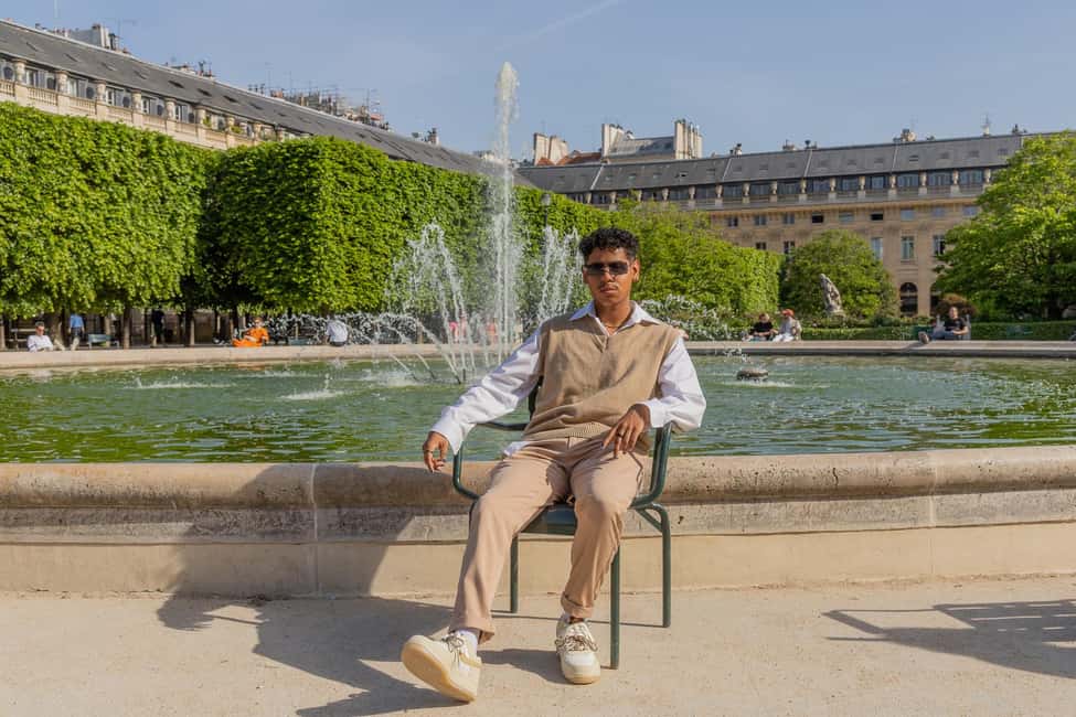 Louvre area photo shoot by Paris photographer - The nearby royal palace detour: worth it when it fits opening hours
