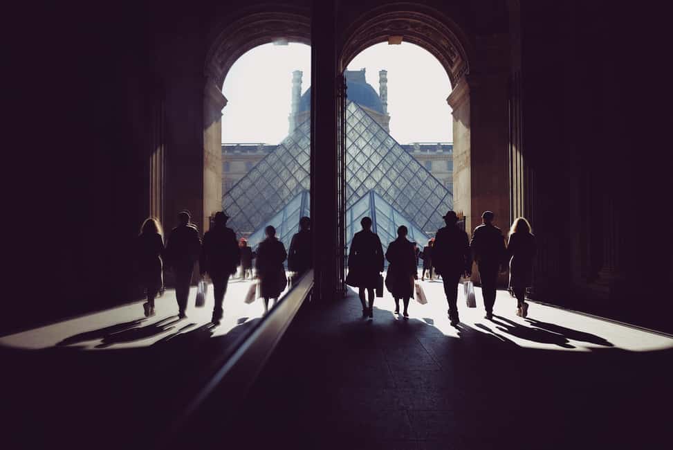 Louvre & Mona Lisa Small Group Tour with Reserved Entry - Mona Lisa time: when to stare, and when to not