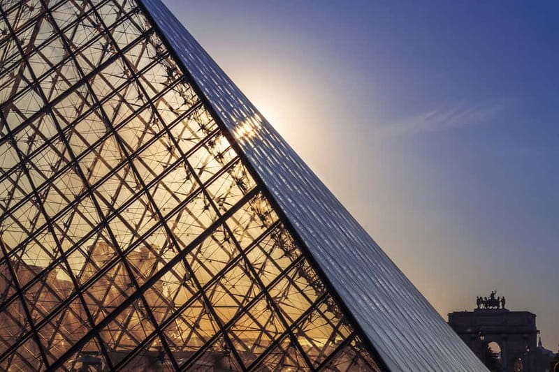 Louvre Museum: Mona Lisa Without the Crowds Last Entry Tour - Last-entry timing: seeing the Mona Lisa when the pressure drops