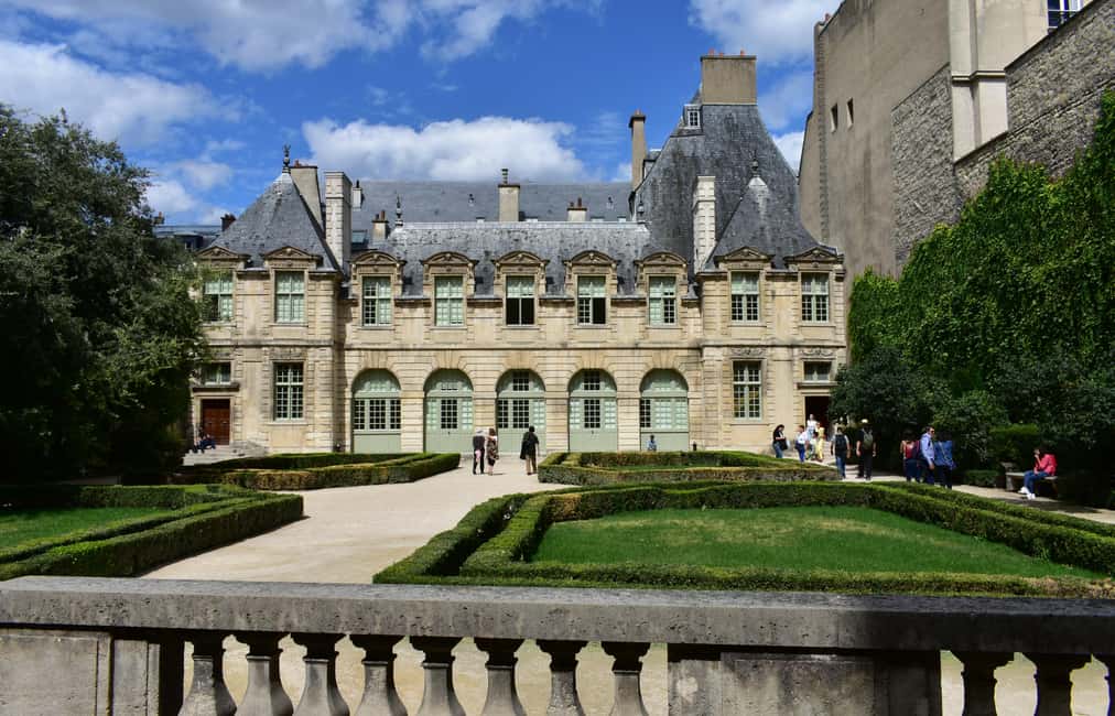 Marais: Discover the Medieval Heart of Paris - Why this Marais tour feels different from the usual checklist