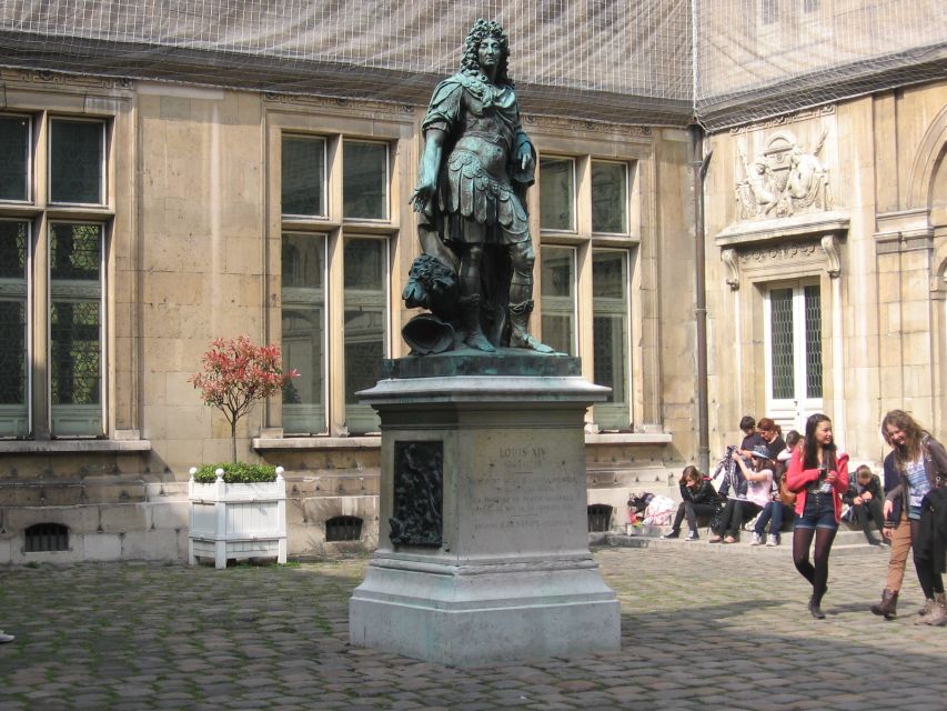Marais Walking Tour: Lifestyle in Paris - Place des Vosges: The Old Planned Square Stop