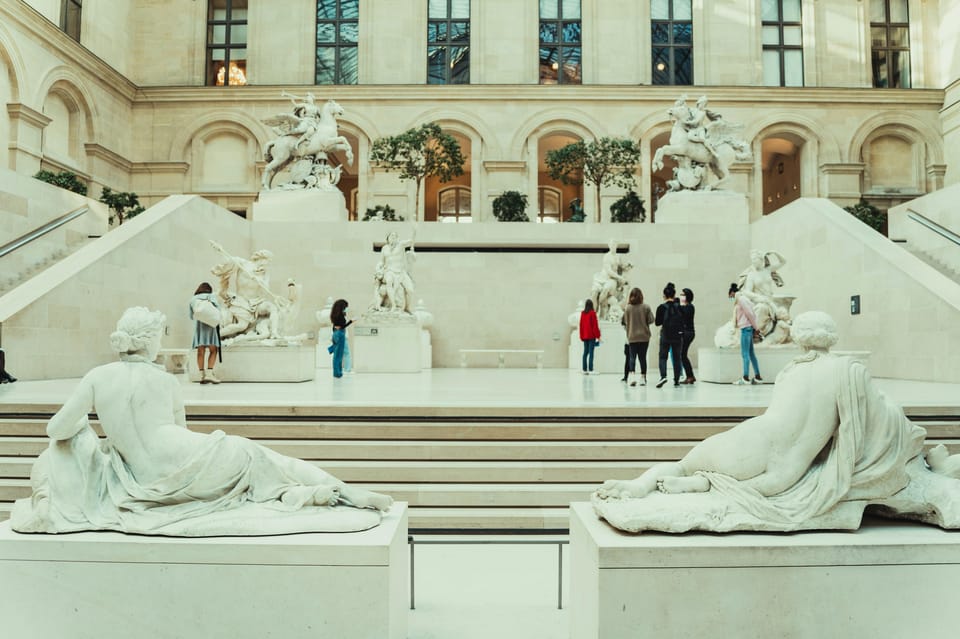 Mona Lisa & Treasures: 6-people Max Louvre Experience - Winged Victory of Samothrace: More Than a Flashy Name
