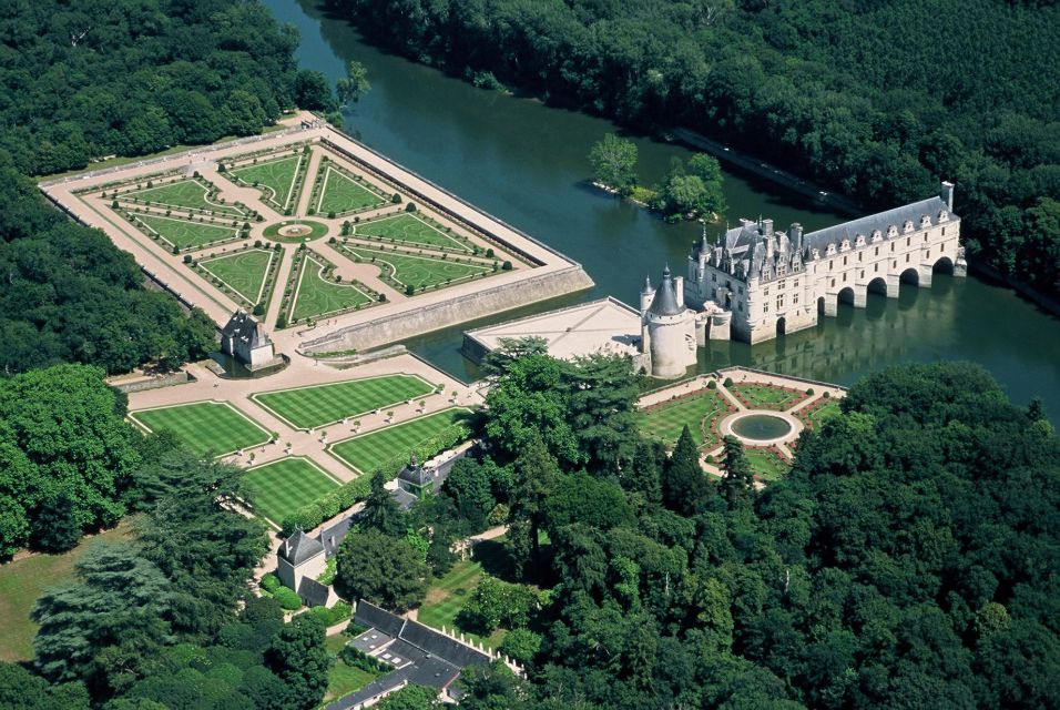 Mont Saint-Michel & Chateaux Country 3-Day Tour from Paris - Normandy’s Emotional Stops: Omaha Beach and the Rouen–Honfleur Mix