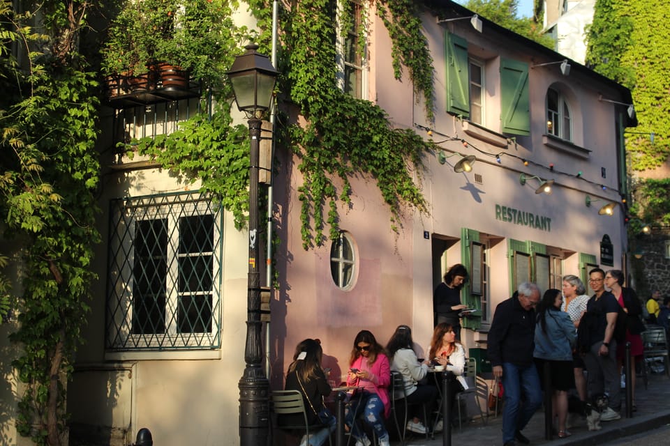 Montmarte painting session and walking tour for kids ! - Panoramic Painting Stop: Create Your Own Montmartre Masterpiece