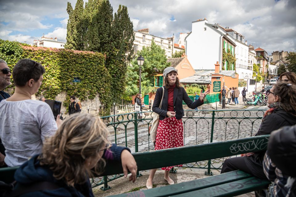 Montmartre en chansons: tour with a professional singer - Au Lapin Agile and La Bonne Franquette: the neighborhood’s “hangout” side