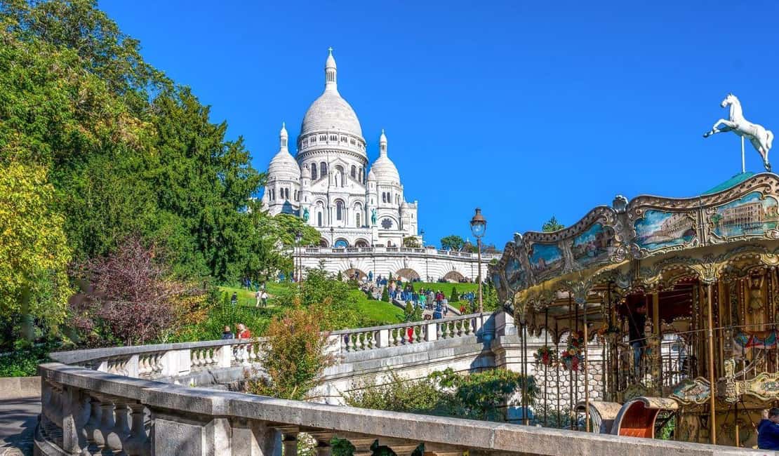 Montmartre: Guided Tour for Kids and Families - Place du Tertre: the art square break that actually feels fun for kids