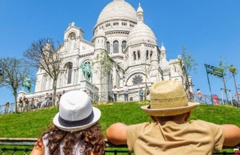 Montmartre: Guided Tour for Kids and Families - Cabarets, vineyards, and painter corners: the Montmartre story behind the scenery