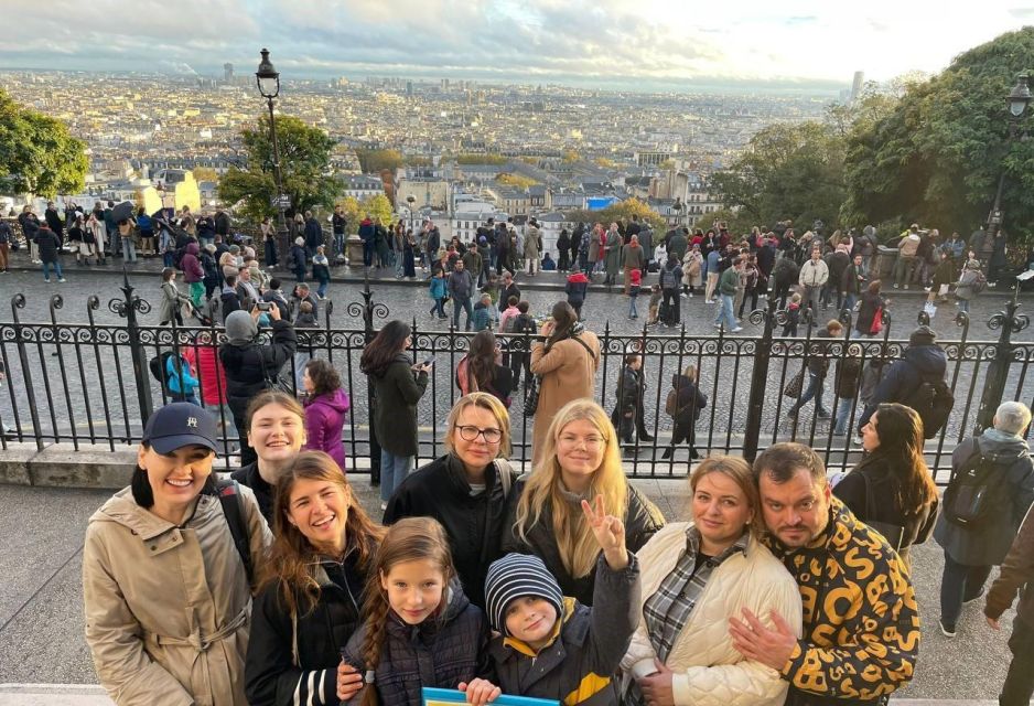 Montmartre: Guided tour to Sacré-Coeur - The view over Paris: timing your Eiffel Tower moment