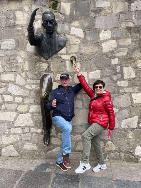 Montmartre: Guided tour to Sacré-Coeur - Climbing to Montmartre: artists’ streets and standout photo stops