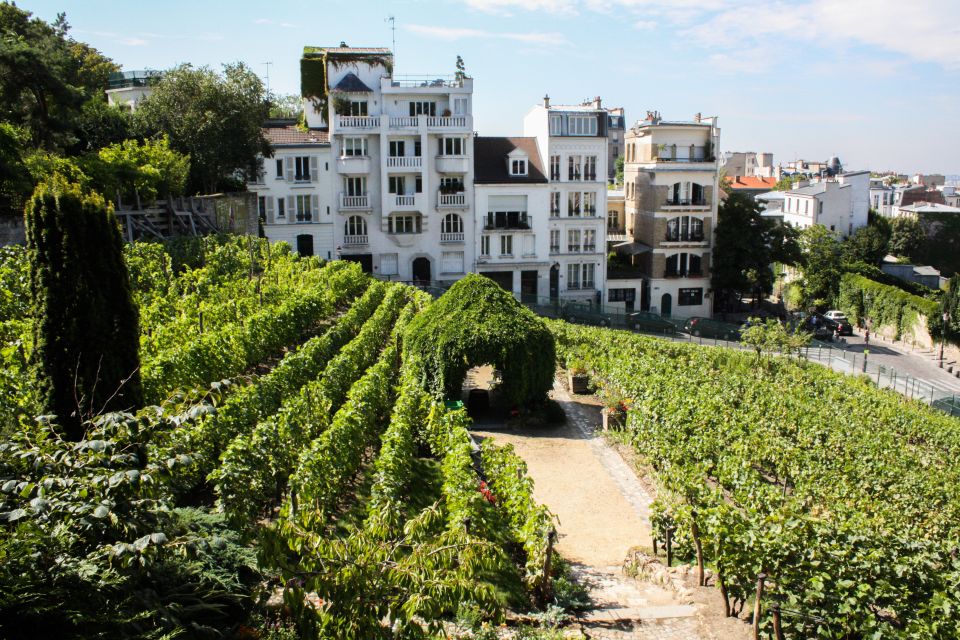 Montmartre: Private Treasure Hunt for Families and Kids - Guides and real-world feel: why Natalie’s name matters