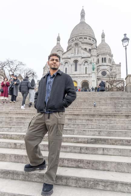 Montmartre Sacre Coeur area photoshoot by Paris photographer - Stop 2: Sacré-Cœur area photos outside the basilica