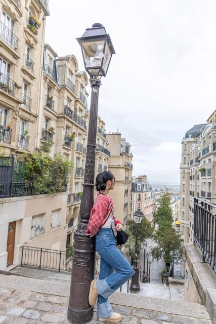 Montmartre Sacre Coeur area photoshoot by Paris photographer - Finding 55 Rue Lamarck and getting your timing right