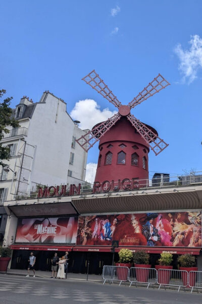 Montmartre Walking Tour - Place des Abbesses and the I love you wall: street art with a clever story