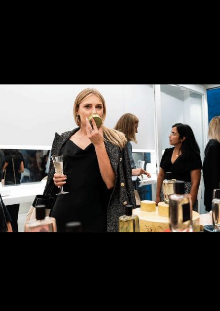 Montmartre Walking tour & French Perfumery Experience - L’Atelier Parfum: Champagne on Arrival and AI Scent Matching