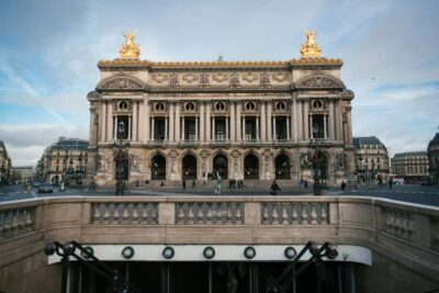 Pairs: The Opera to Hotel des Invalides Guided Walking Tour - Rue de la Paix and Place Vendôme: luxury shopping street as a viewpoint